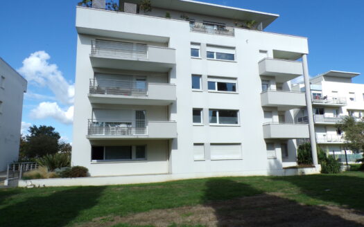 Quartier du Landry, Type 2 au calme et lumineux avec balcon, dans résidence de standing (1994)