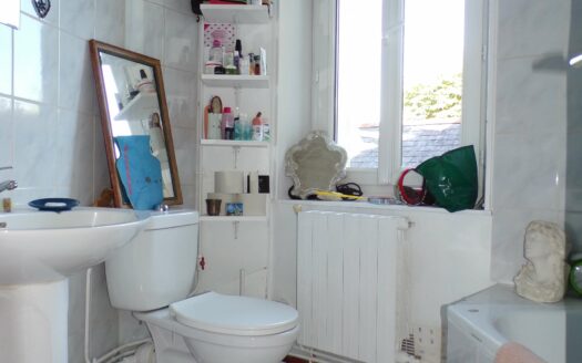 Mellinet proche Tram L1 : T2 au calme, lumineux, traversant avec vue dégagée sans vis-à-vis