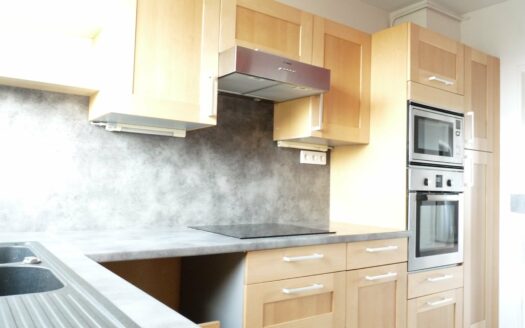 Appartement traversant 88 m2, 3 chambres, balcon