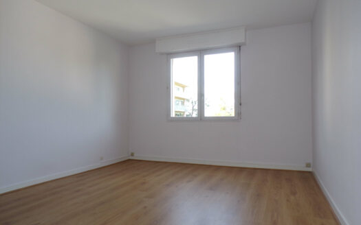 Nantes – Jardin des Plantes : T3 lumineux et au calme, balcon plein sud sans vis-à-vis, garage