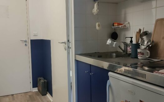 Nantes Hypercentre : studio meublé, état neuf (2003), au calme et lumineux