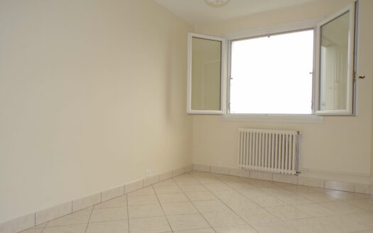 Croissant – Appartement traversant lumineux avec balcon sans vis-à-vis et vue dégagée plein Ouest sur le centre-ville