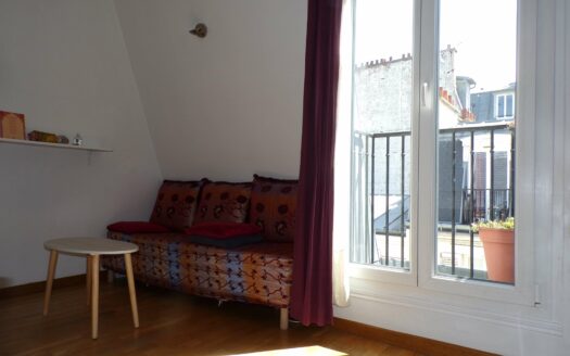 Grandes-Carrières, proche Montmartre – 2 pièces avec balconnet, vue dégagée, lumineux et au calme