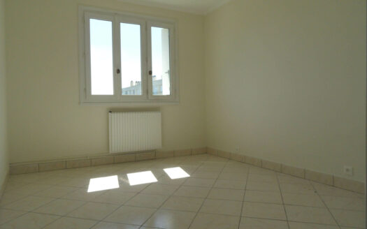 Nantes Croissant – Appartement traversant lumineux avec balcon sans vis-à-vis et vue dégagée plein Ouest sur le centre-ville