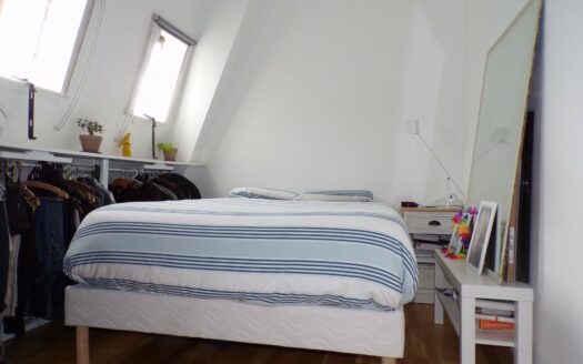 Grandes-Carrières, proche Montmartre – 2 pièces avec balconnet, vue dégagée, lumineux et au calme