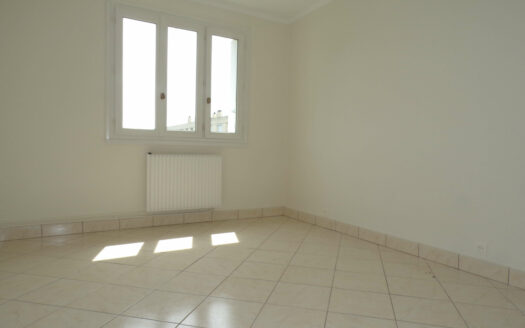 Nantes Croissant – Appartement traversant lumineux avec balcon sans vis-à-vis et vue dégagée plein Ouest sur le centre-ville