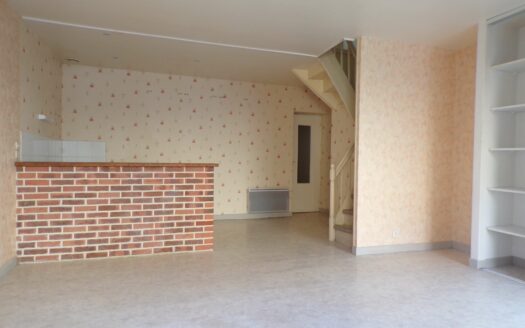 GORRON CENTRE – Maison de caractère traversante avec balcon-terrasse, 3 chambres, bureau et cave
