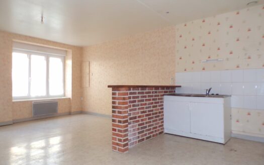 GORRON CENTRE – Maison de caractère traversante avec balcon-terrasse, 3 chambres, bureau et cave