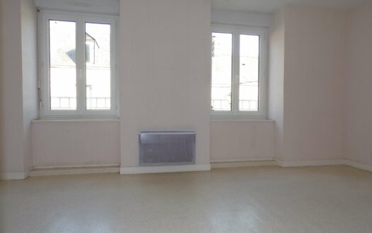 GORRON CENTRE – Maison de caractère traversante avec balcon-terrasse, 3 chambres, bureau et cave