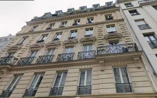 Paris 9ᵉ – Anvers | T2 traversant, calme et lumineux sur cour, sans vis-à-vis